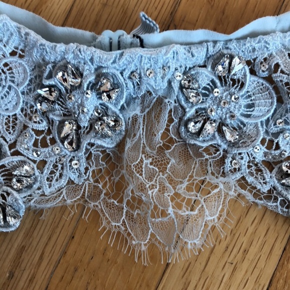 Victoria’s Secret Garter small - Picture 2 of 4